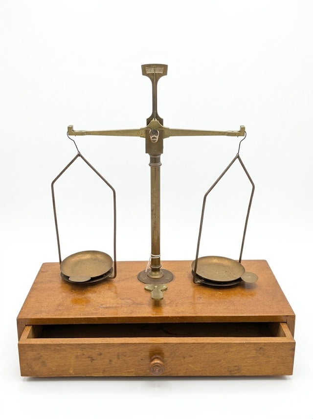 Ancienne balance trébuchet de précision en laiton avec ses poids – Complète et fonctionnelle