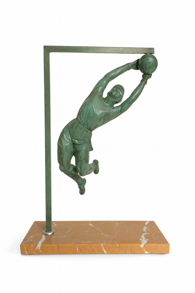 “L’arrêt dans la lucarne” – Sculpture en régule d’Irénée Rochard