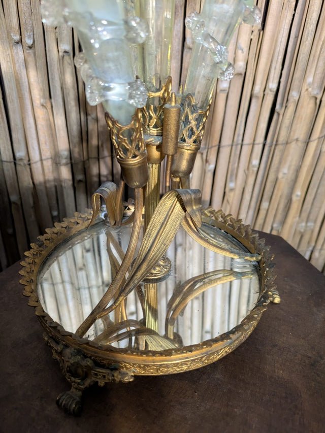 Soliflore Art Nouveau en verre opalescent – base en métal doré – 42 cm